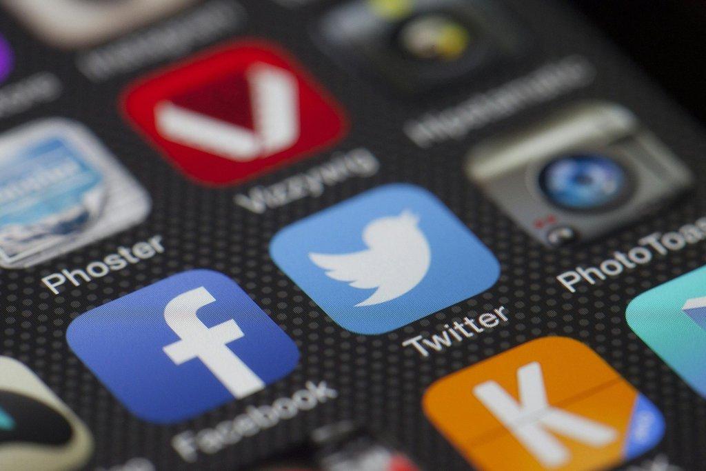 <h4 >Custom Application Development</h4>